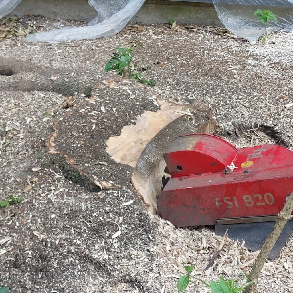 In dit geval heb ik ongeveer 20cm diep gefreesd. Dat is al behoorlijk diep.